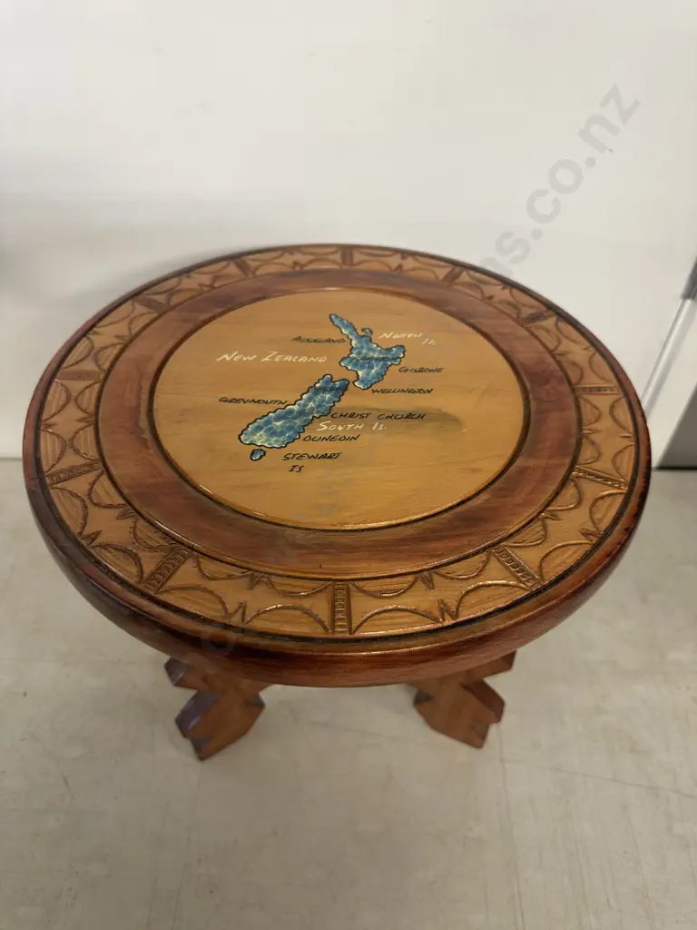 Round Wooden Side Table Carved Edge & Painted Map Of New Zealand With Place Names H36,Dia35. Image 1++