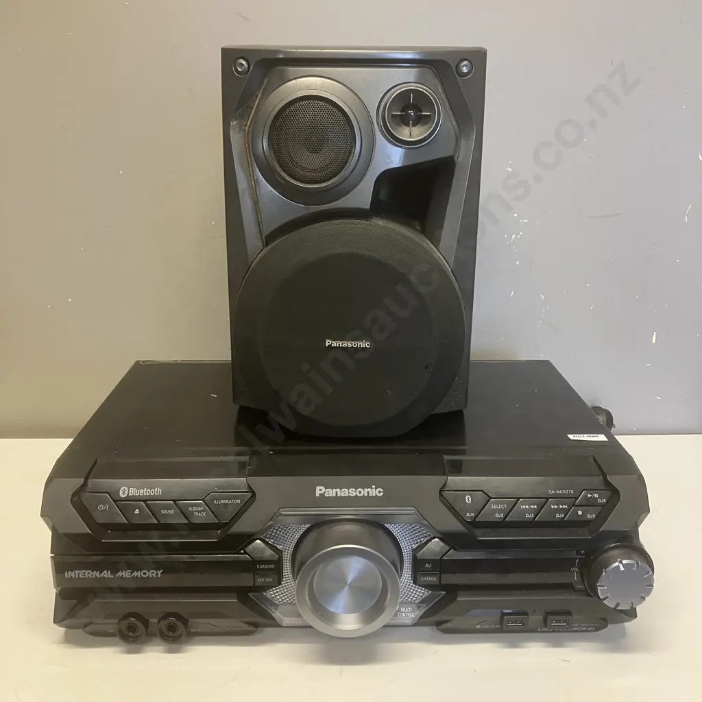 Black Panasonic Stereo Unit Only SA-AKX710 With Panasonic SB-AK300 Speaker Image 1++