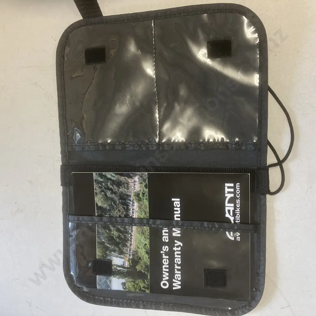 Avanti Black Thunder Bike With Manual  - L 49cm Comp MTB Series (2010) With Avanti Razor Helmet (M/L) Image 1++