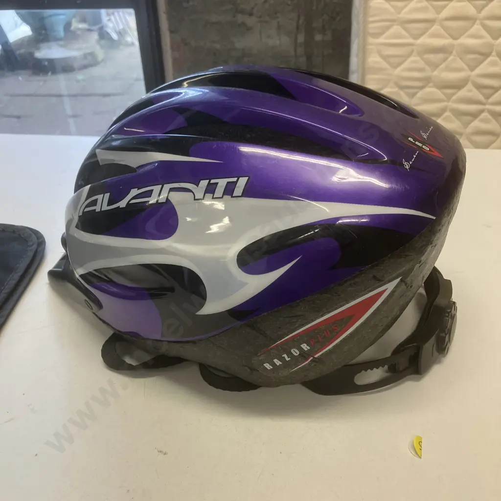 Avanti Black Thunder Bike With Manual  - L 49cm Comp MTB Series (2010) With Avanti Razor Helmet (M/L) Image 1++