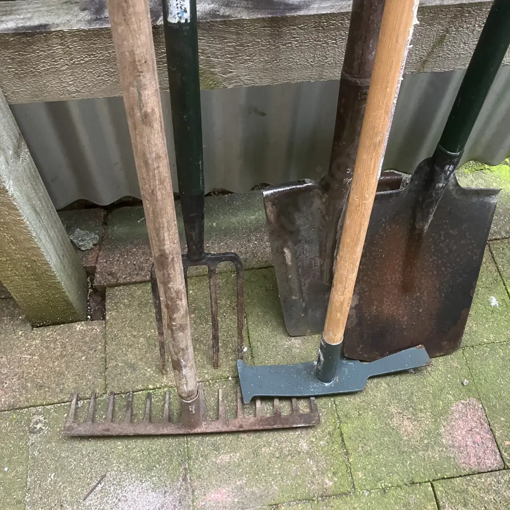 Garden Fork, Rake, Spades Etc Image 1++