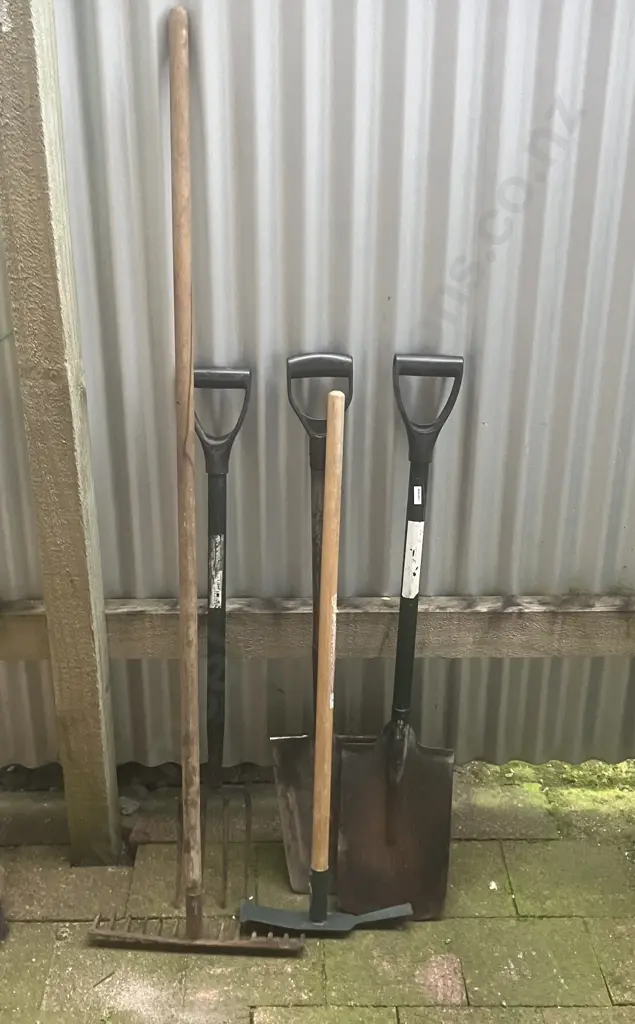 Garden Fork, Rake, Spades Etc Image 1++