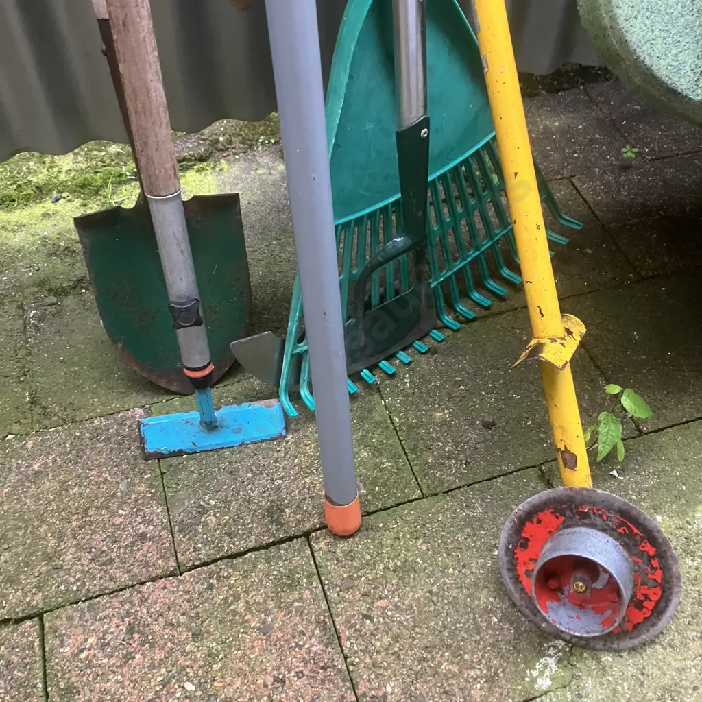 Garden Tools, Extendable Pruner. Edger, Rake Etc Image 1++