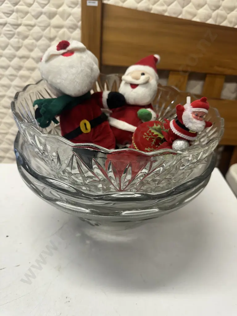Three Large Glass Bowls & Christmas Items Image 1++
