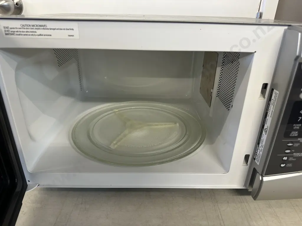 Sharp Carousel Microwave R-331Y(s) Image 1++