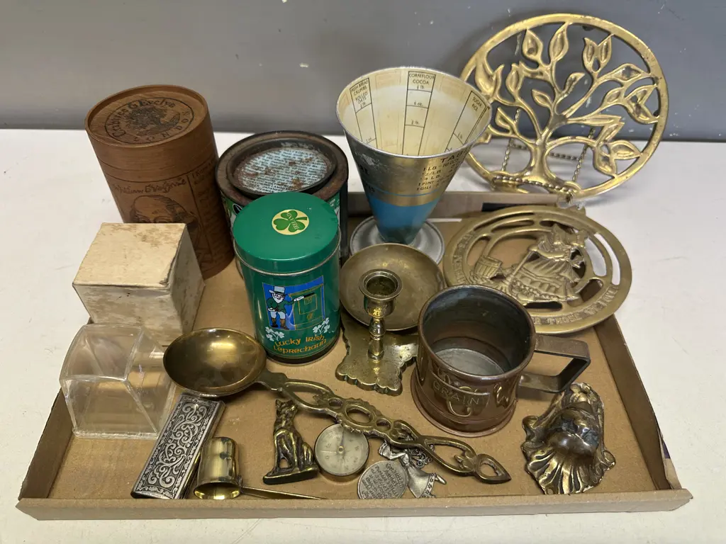 Selection Of Vintage Items Including Brassware, Tins, Etc Image 1++