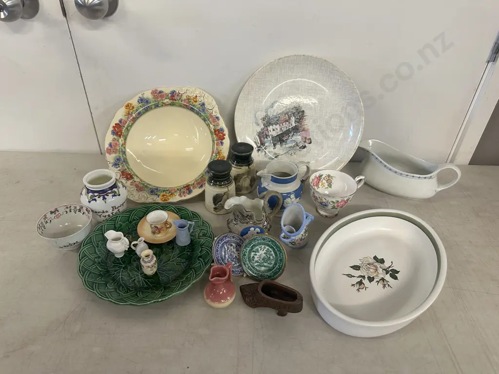 Assorted China Items Including Crown Lynn Plate, Denby Dish Etc Image 1++