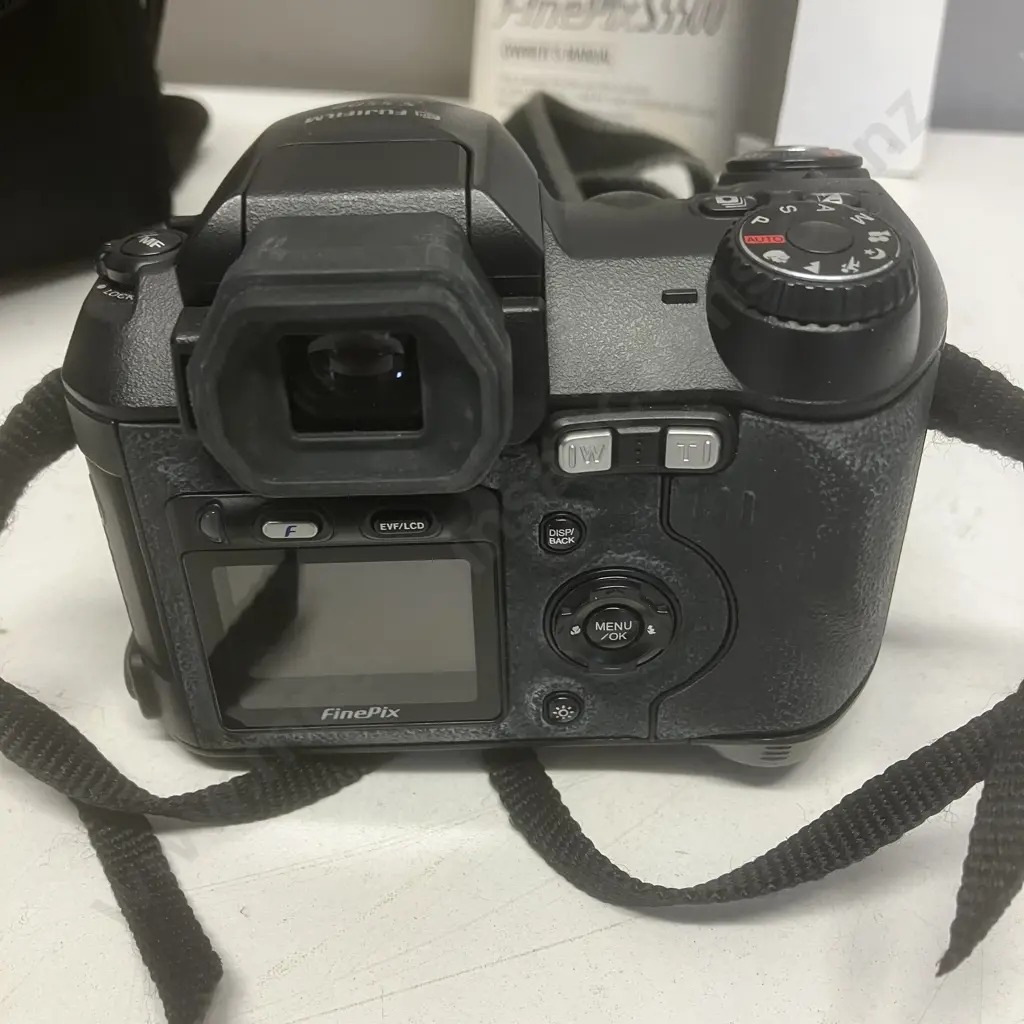 Fujifilm S5500 Digital Camera With Manual & Glanz Camera Bag Image 1++