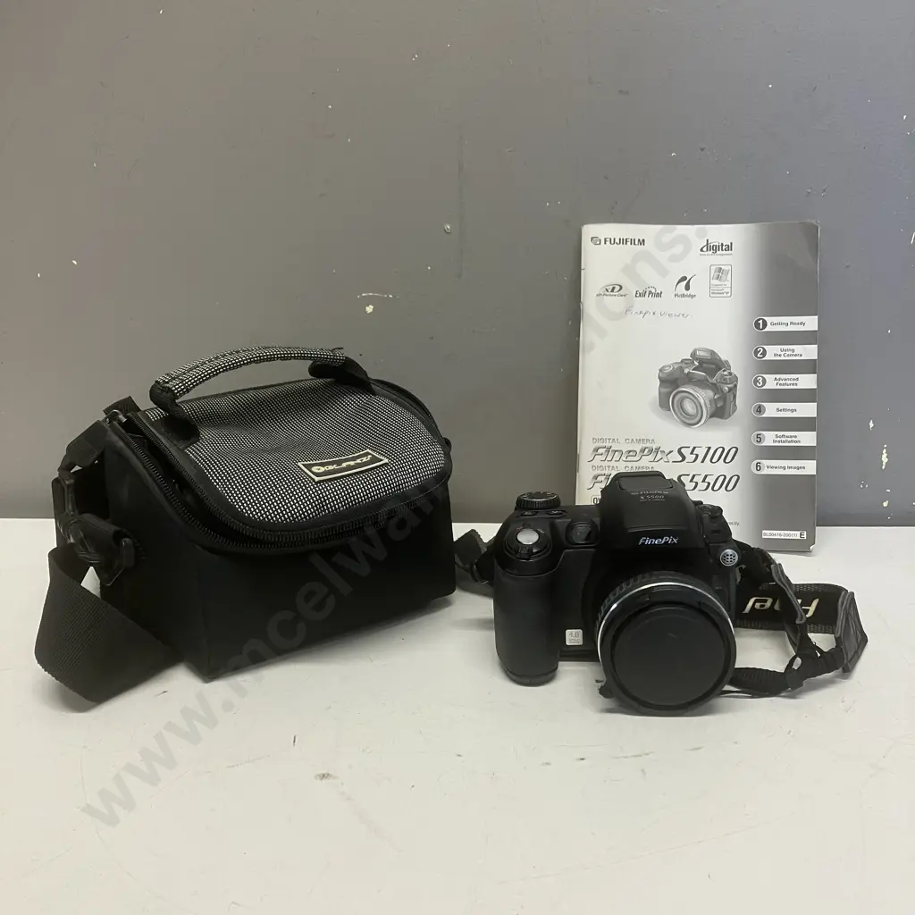 Fujifilm S5500 Digital Camera With Manual & Glanz Camera Bag Image 1++