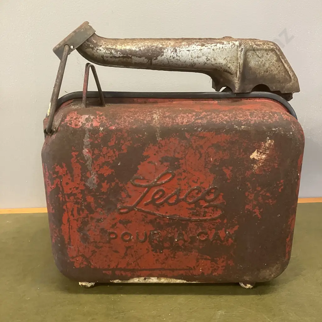 Vintage LESCO Pour-A-Can Image 1++