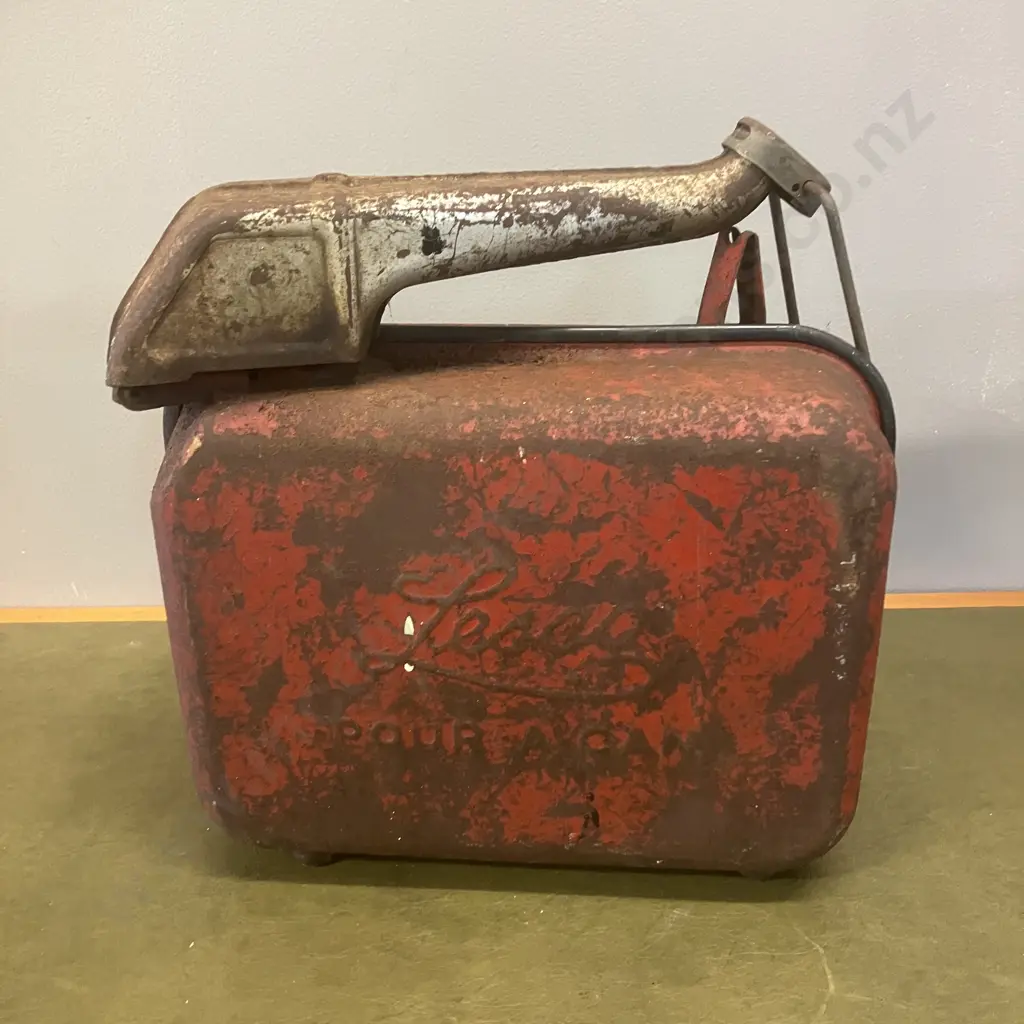 Vintage LESCO Pour-A-Can Image 1++