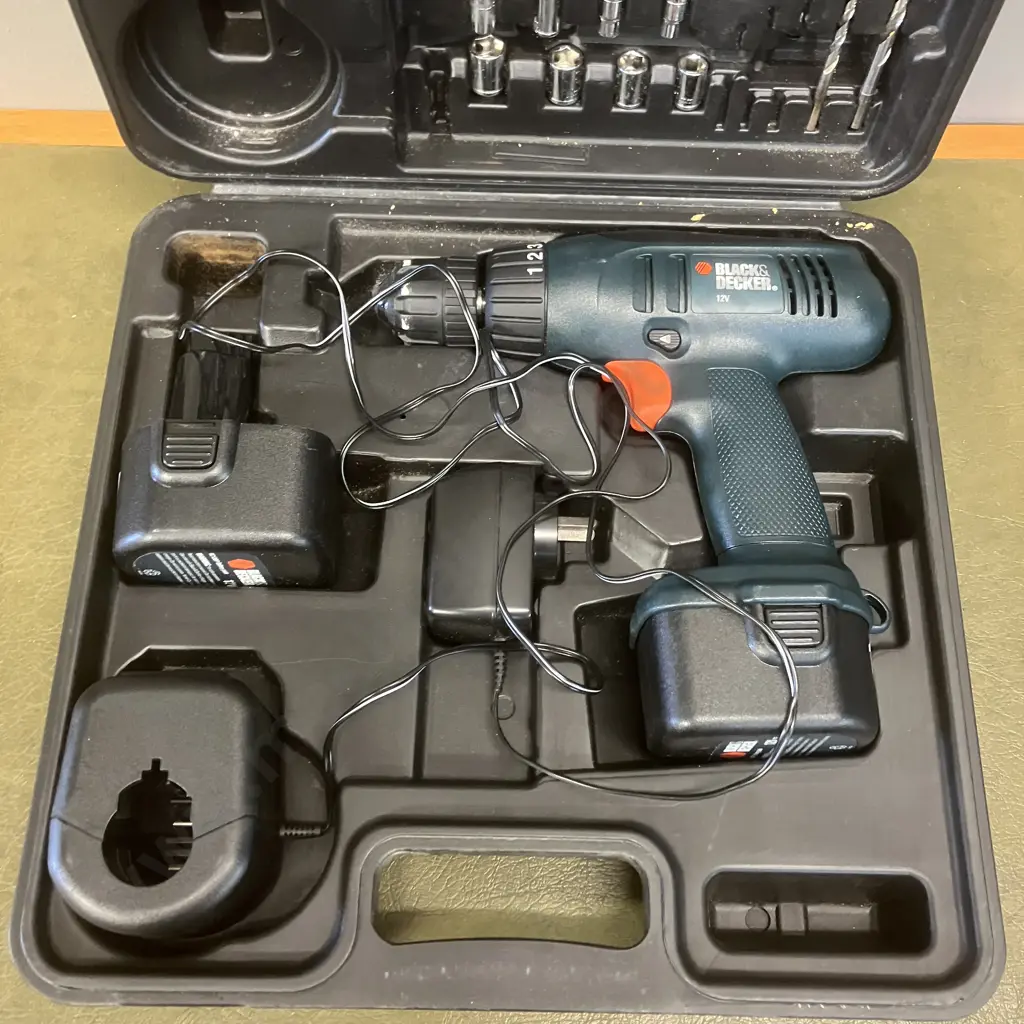 Black & decker 12V Drill, 2 x Batteries & Charger In Case Image 1++