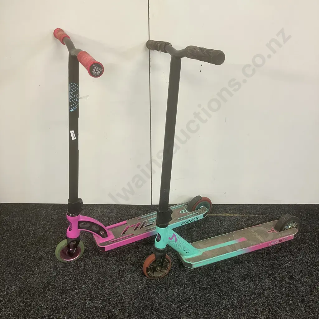 Pair of MaddGear Pink & Green Scooters Image 1++