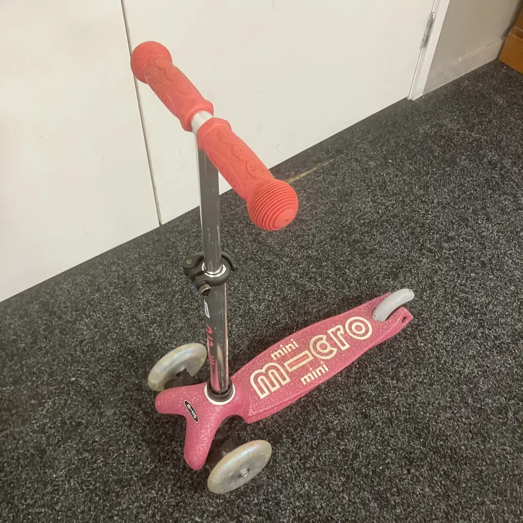 Pink Micro Mini 3 Wheel Scooter Image 1++