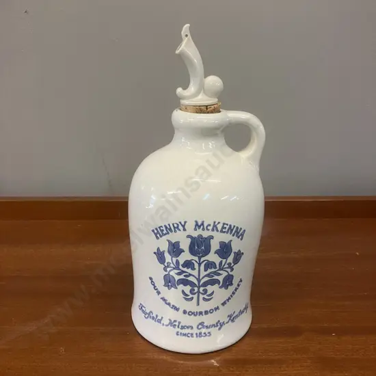 Vintage Henry McKenna 4/5 Quart Stoneware Sour Mash Bourbon Whiskey Decanter With Pour Spout