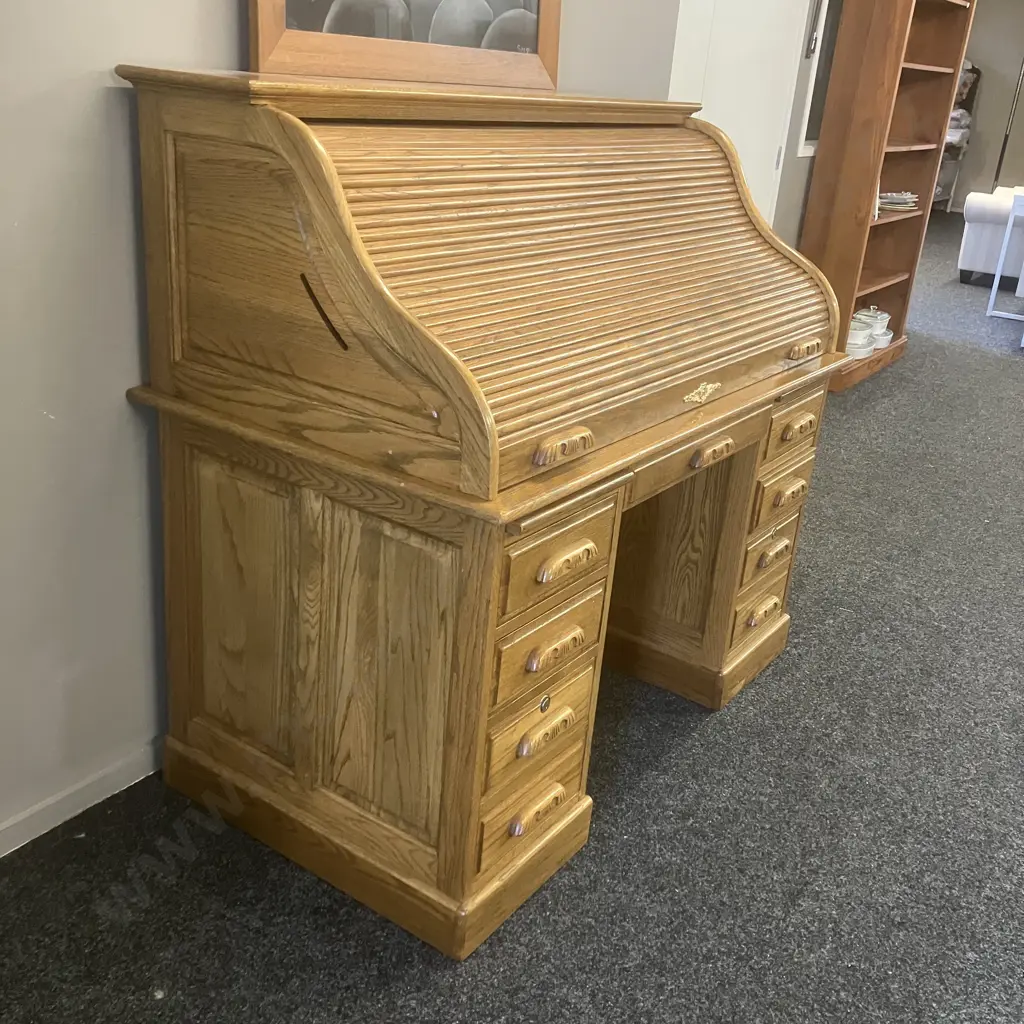 Stunning Oak Rolltop Secretaire Kneehole Desk, 21 Drawers, Brass Handles, 2 x Pull Out Slides, 3 Doors Image 1++