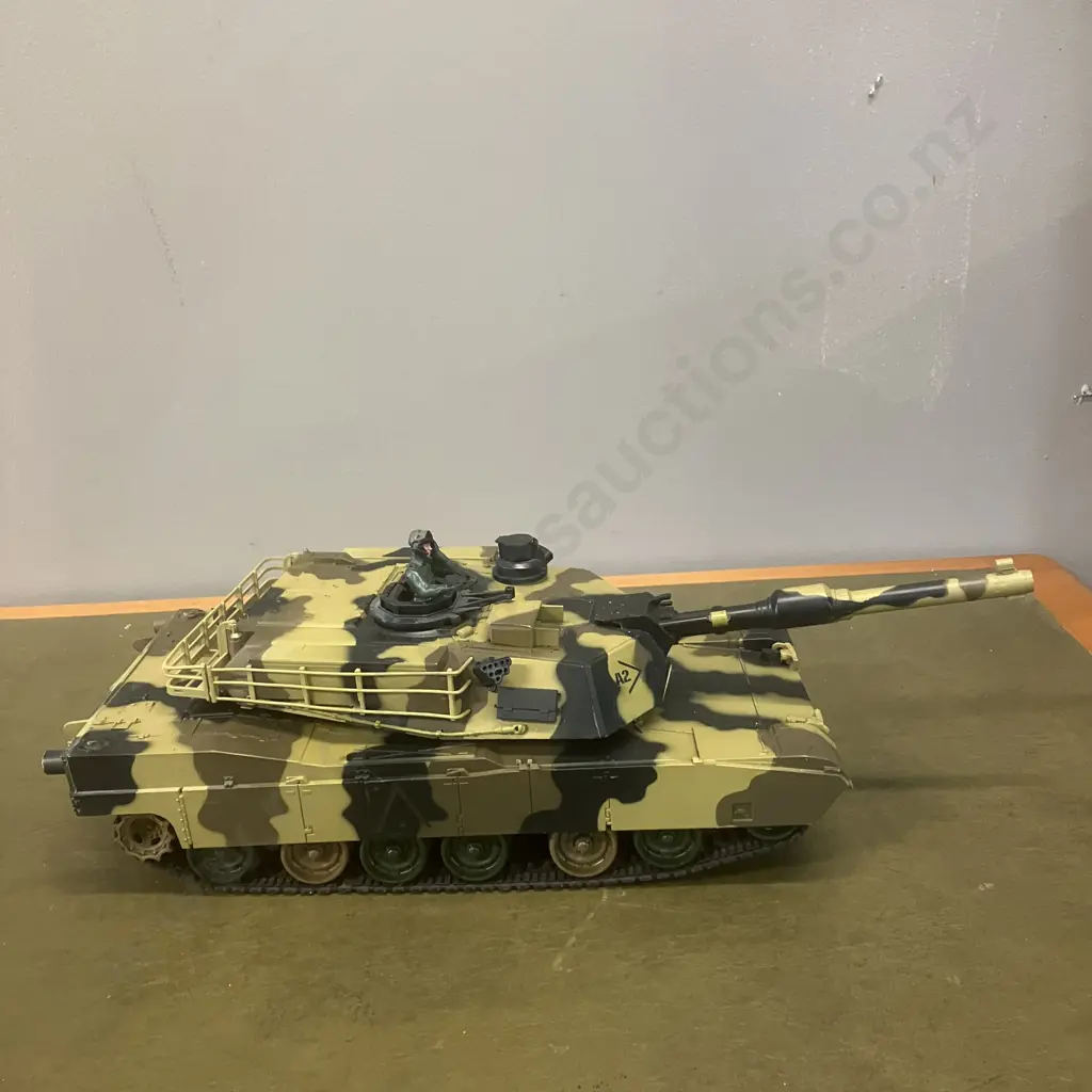 Heng Long 1/24 Scale RTR Full Function M1M2 Abrams RC Tank Image 1++