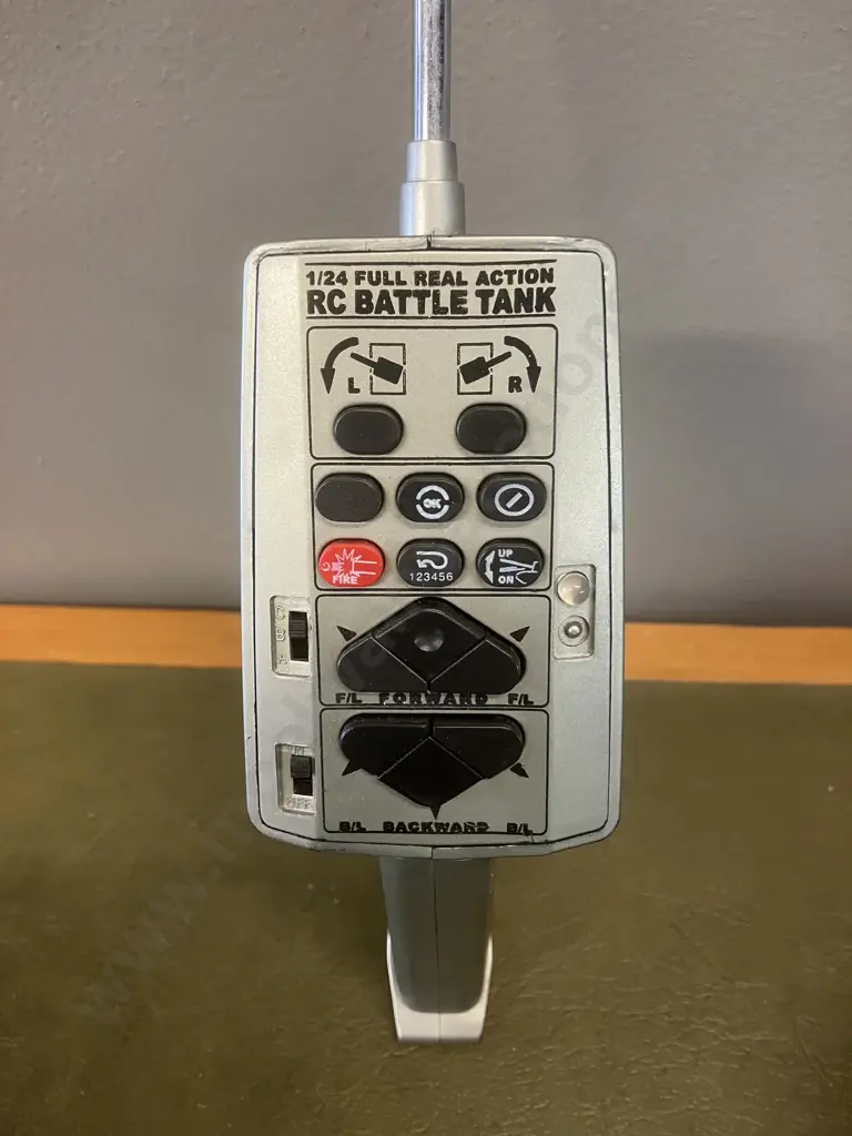 Heng Long 1/24 Scale RTR Full Function M1M2 Abrams RC Tank Image 1++