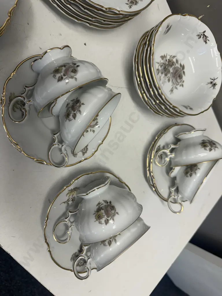 Hutschenreuther Six Place Dinner Set Sylvia Porcelain Pattern with Empire Rose Engravings Image 1++