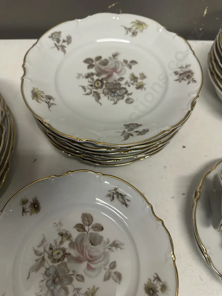 Hutschenreuther Six Place Dinner Set Sylvia Porcelain Pattern with Empire Rose Engravings Image 1++