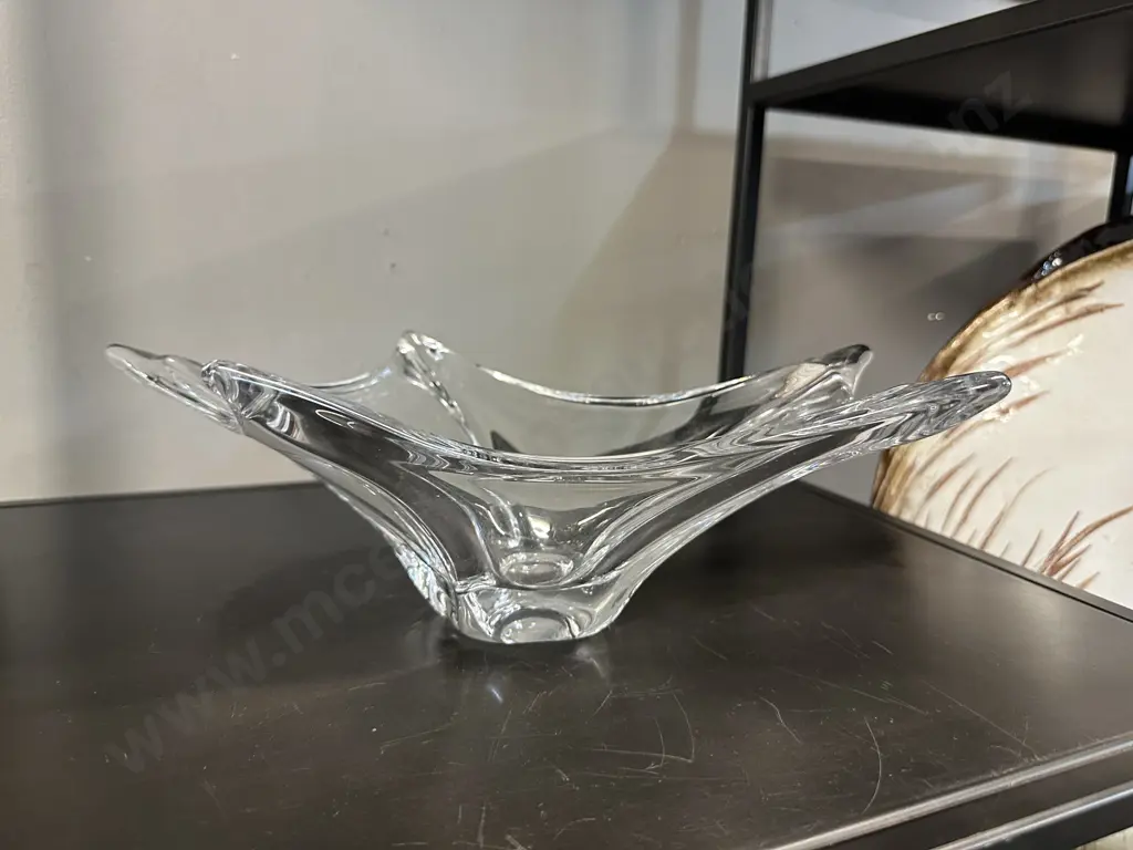 Vintage Elongated Scalloped Art Glass Centerpiece H11,W34,D21cm. Image 1++