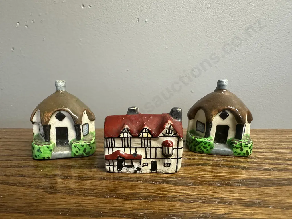 Pair Of Miniature English Lyme Regis Umbrella Cottages & Miniature Model Shakespeares House  Image 1++