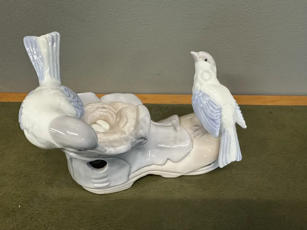 Vintage Porcelain Figurine Two Birds Perched On Boot H13.5,W20cm. Image 1++