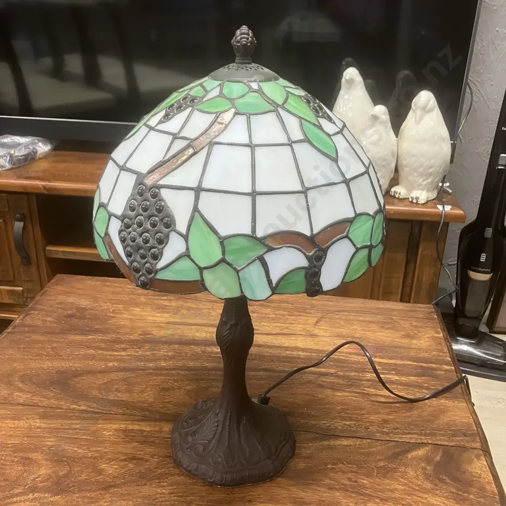 Tiffany Style Stained Glass Table Lamp. H50cm Image 1++