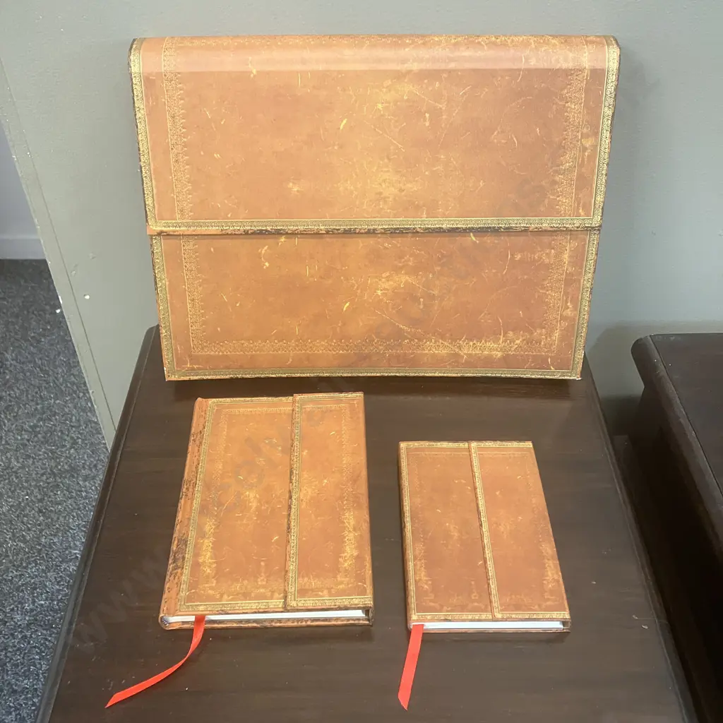 Vintage Leather Look Concertina File With Two matching Notebooks, Gilt Detail Image 1++