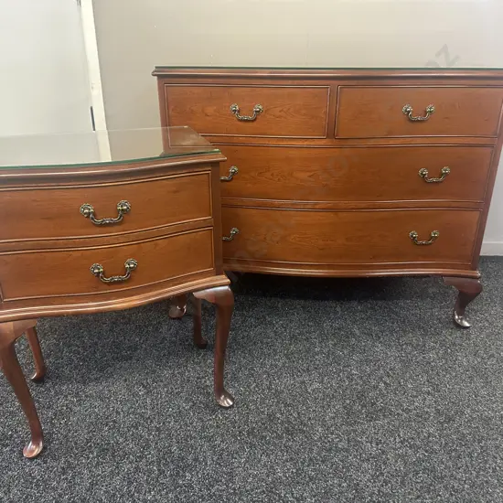 Mahogany Four Drawer Chest H79,W100,D36cm & Two Drawer Bedside H66,W50cm, Cabriole Legs, Ornate Handles & Glass Tops. 