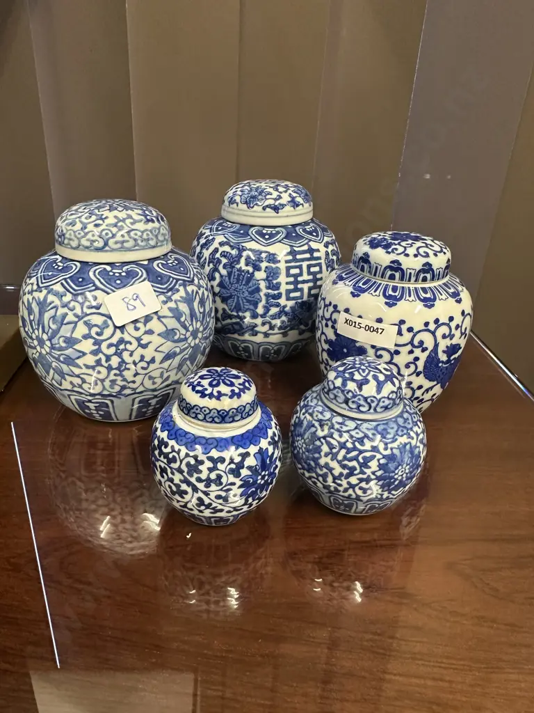 Selection Of Blue & White Vintage Porcelain Ginger Jars Image 1++