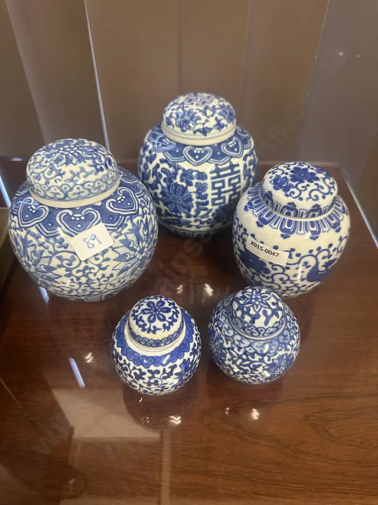 Selection Of Blue & White Vintage Porcelain Ginger Jars Image 1++