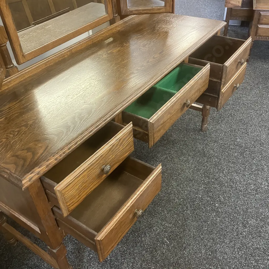 Vintage Solid Oak 4 Drawer Kneehole Dressing Table With Pivoting Tri-mirrors And Stool. H146 W145 D50cm Image 1++