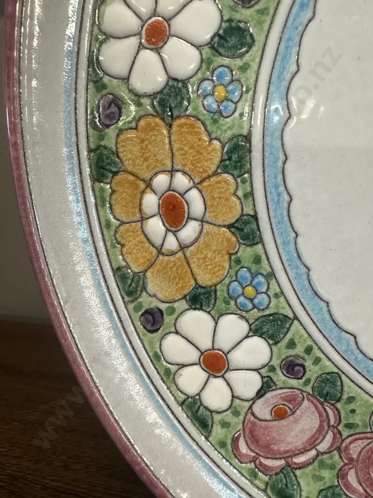 Round Ceramic Plate Floral Detail Dia36cm. Image 1++