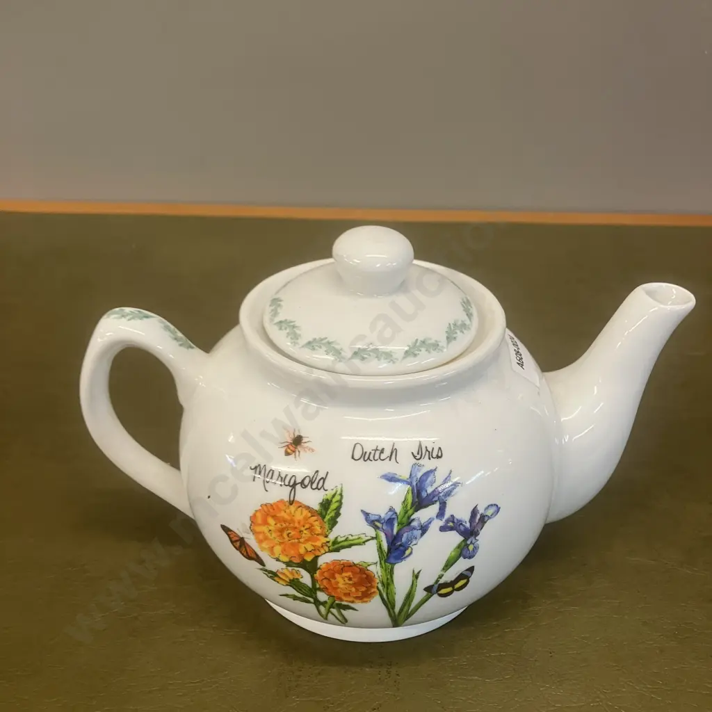Hampton & Mason Dutch Iris Teapot Image 1++