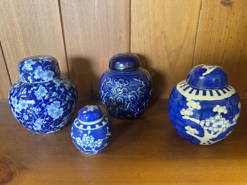Vintage Porcelain Ginger Jars Blue & White Image 1++