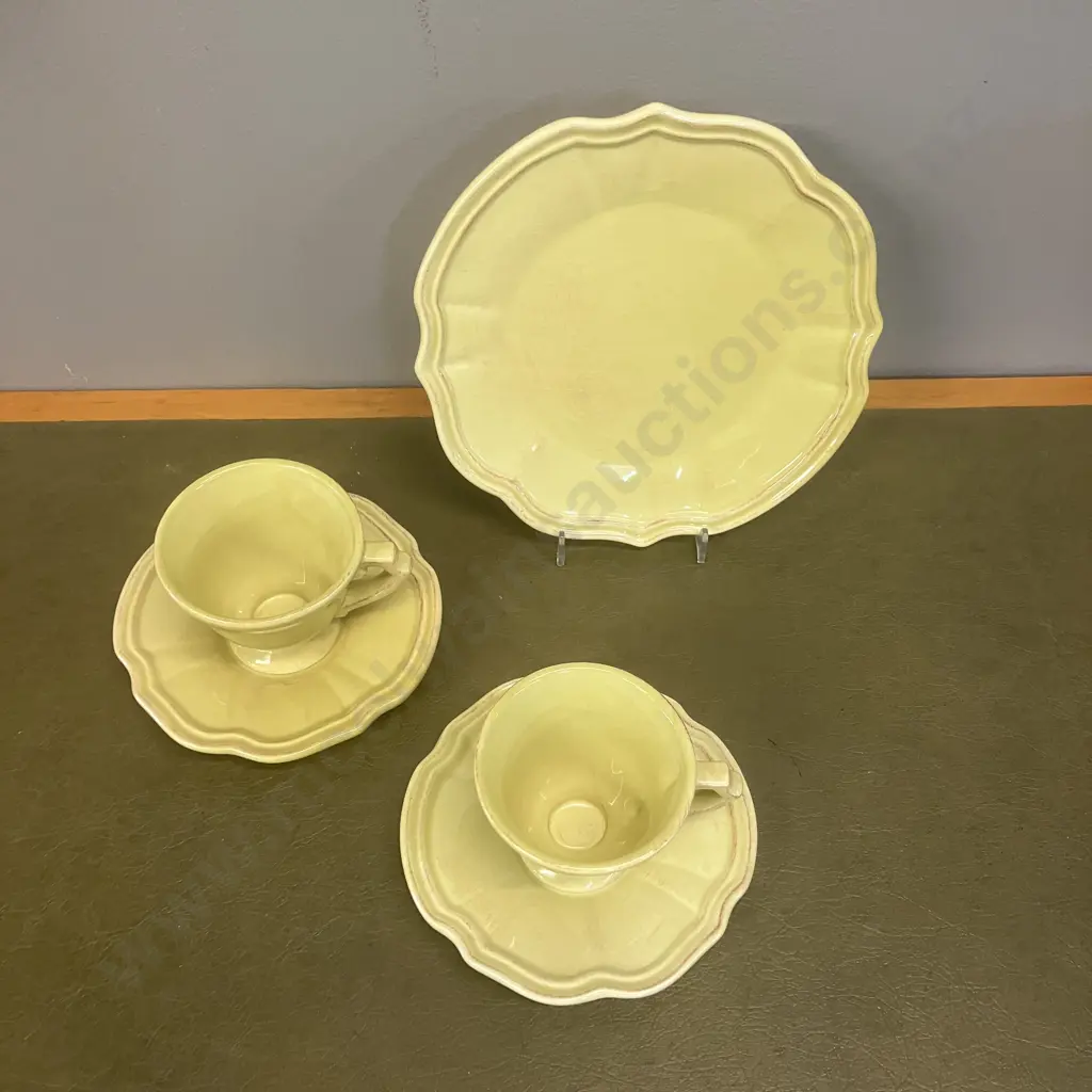 Green Cups & Saucers With Cake Plate - Portugal Image 1++