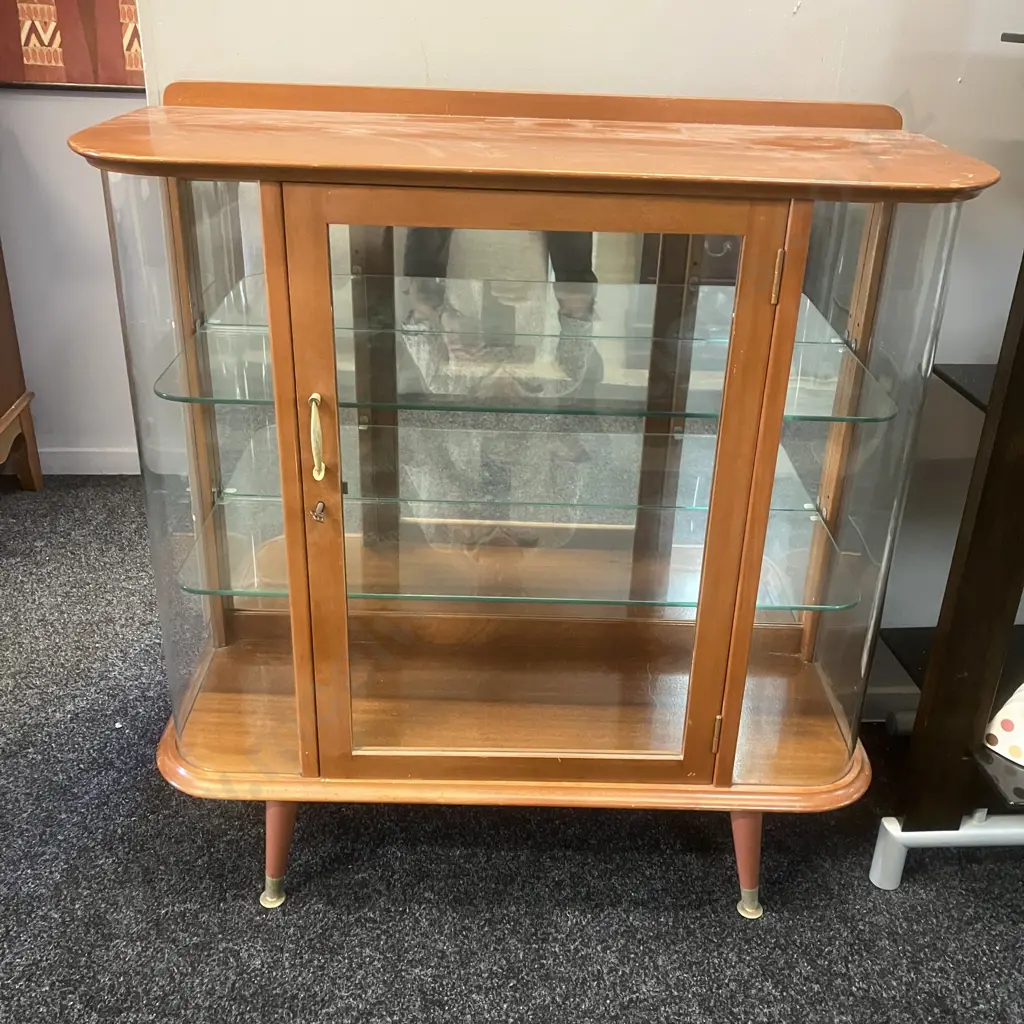 Mid Century Glass Display Cabinet With Key, Mirror Backed, Glass Shelves, Pedestal Legs. H96 W90.5 D36cm Image 1++