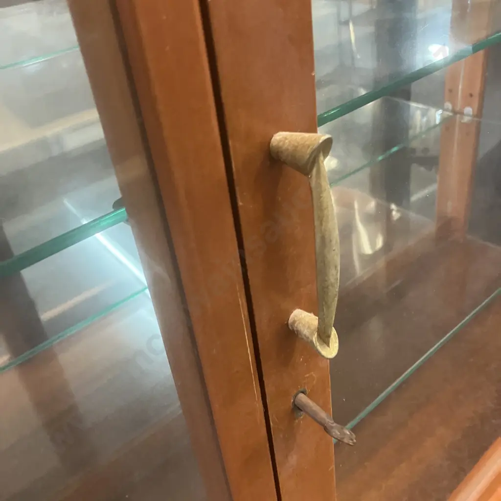 Mid Century Glass Display Cabinet With Key, Mirror Backed, Glass Shelves, Pedestal Legs. H96 W90.5 D36cm Image 1++