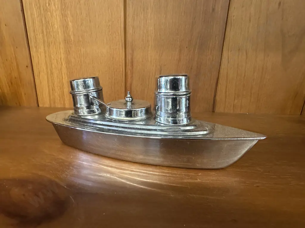 Art Deco Chrome Cruet Set In The Shape Of An Ocean Liner Image 1++