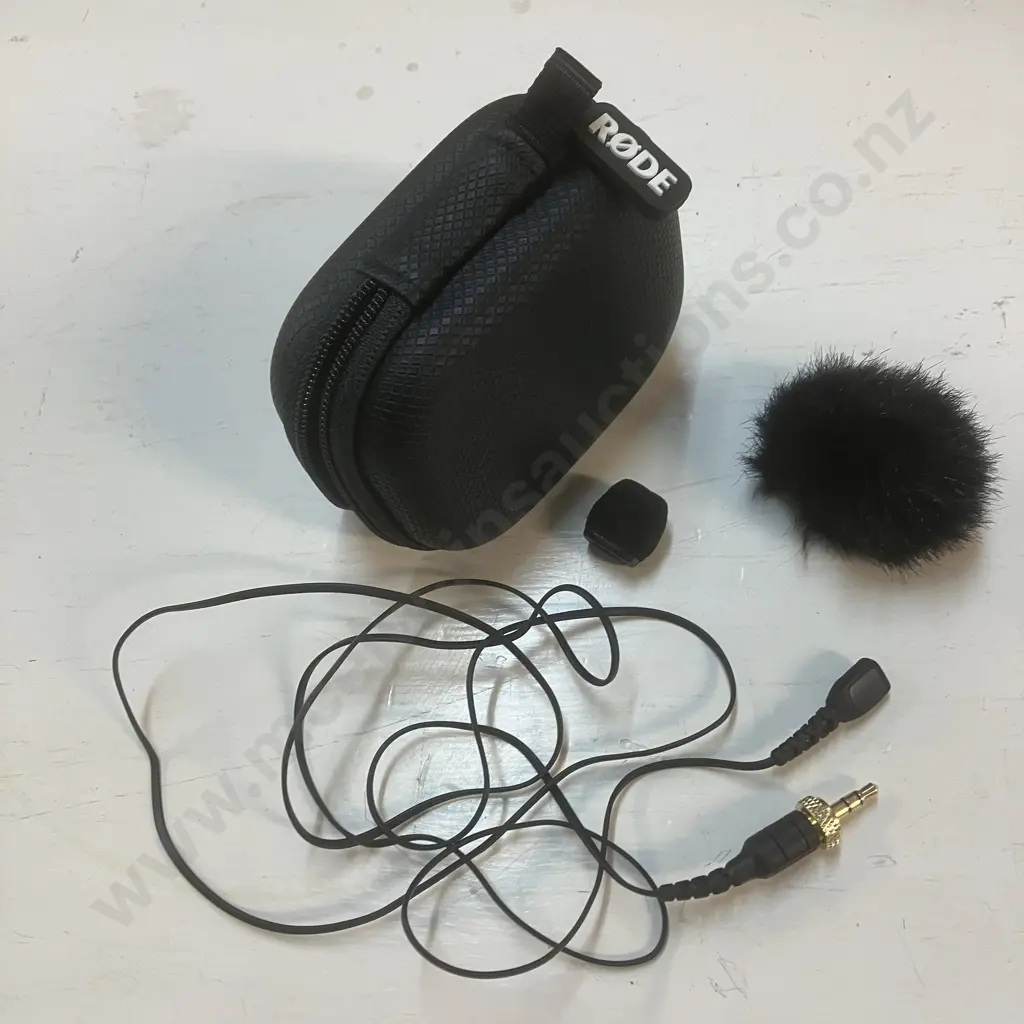 RODE Lavalier II Premium Lavalier/Lapel Microphone, Pop Filter, Mini Furry & Zip Case Image 1++