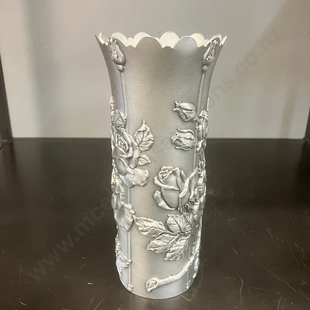 Royal Selangor Pewter Vase With 24K Gold Floral Band 12.5cm. Tumasek Pewter Rose Vase 17cm Image 1++