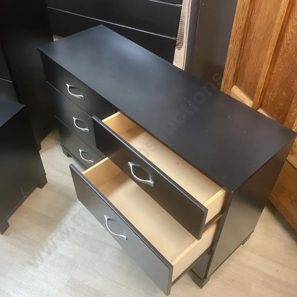 York 4 Drawer Chest, 6 Drawer Lowboy, 1 Drawer Bedside & 103.5 x 144.5cm Headboard In Black Image 1++