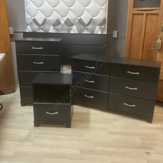 York 4 Drawer Chest, 6 Drawer Lowboy, 1 Drawer Bedside & 103.5 x 144.5cm Headboard In Black