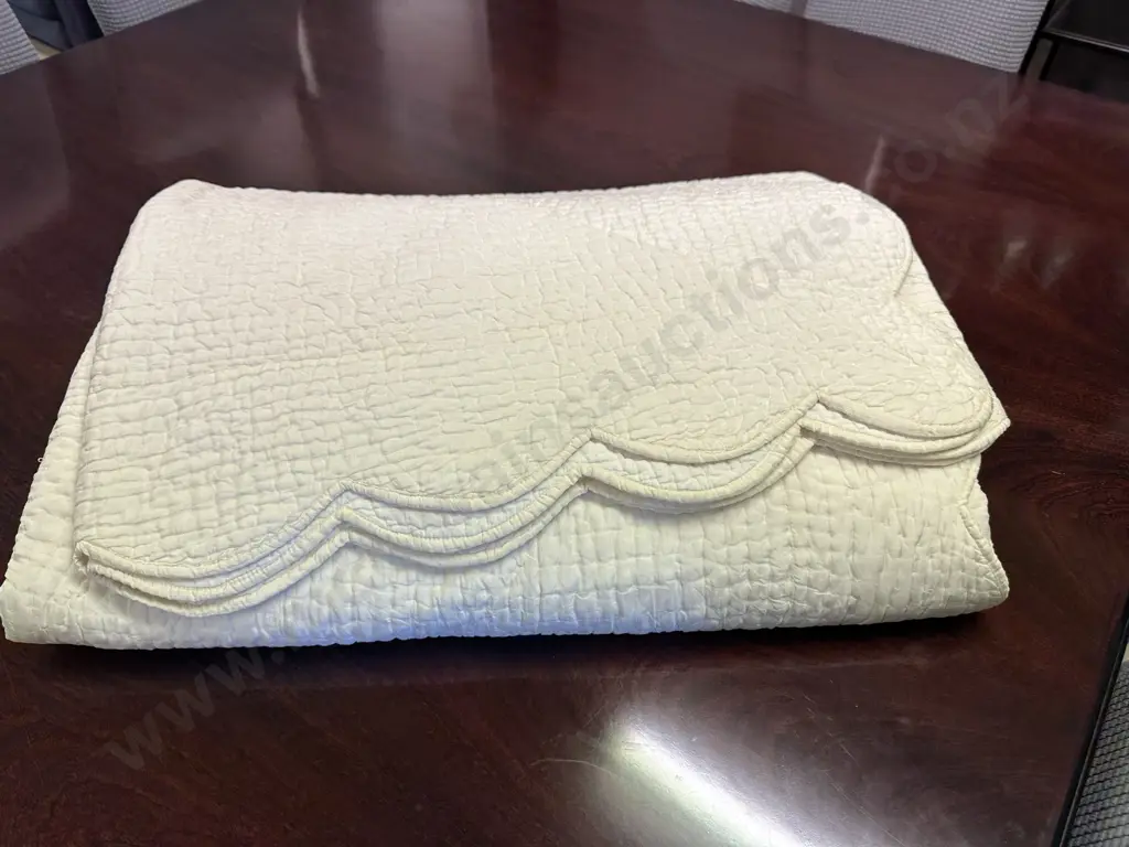 Cream Queen Size Silk Mix Bedspread/Coverlet Image 1++