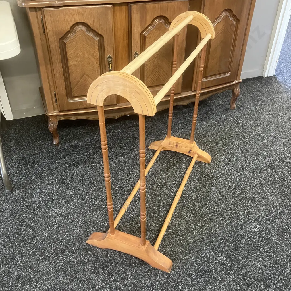 Wooden Freestanding Towel Rail. 77 x 74cm Image 1++