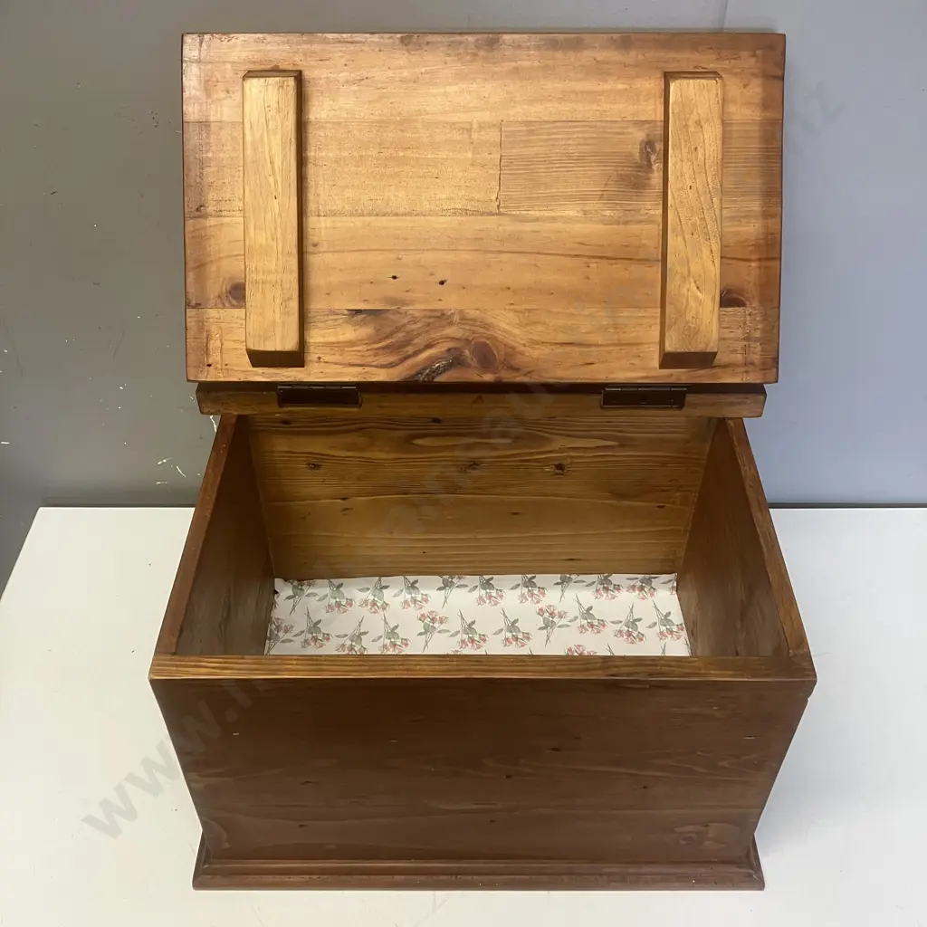 Vintage Wood Storage Chest With Hinged Lid. H29 W45 D32cm Image 1++