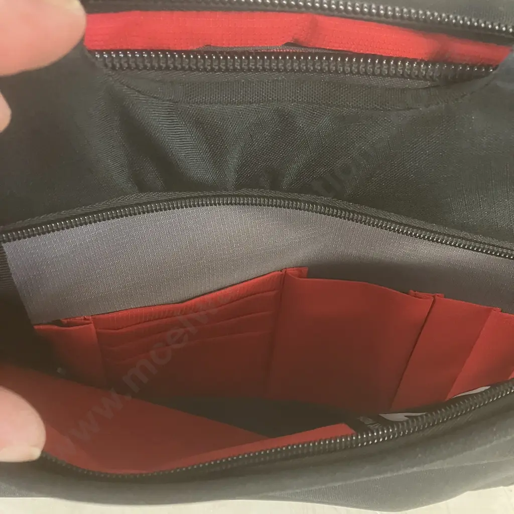 Crumpler Dry Red No 7 Laptop bag / Briefcase Image 1++