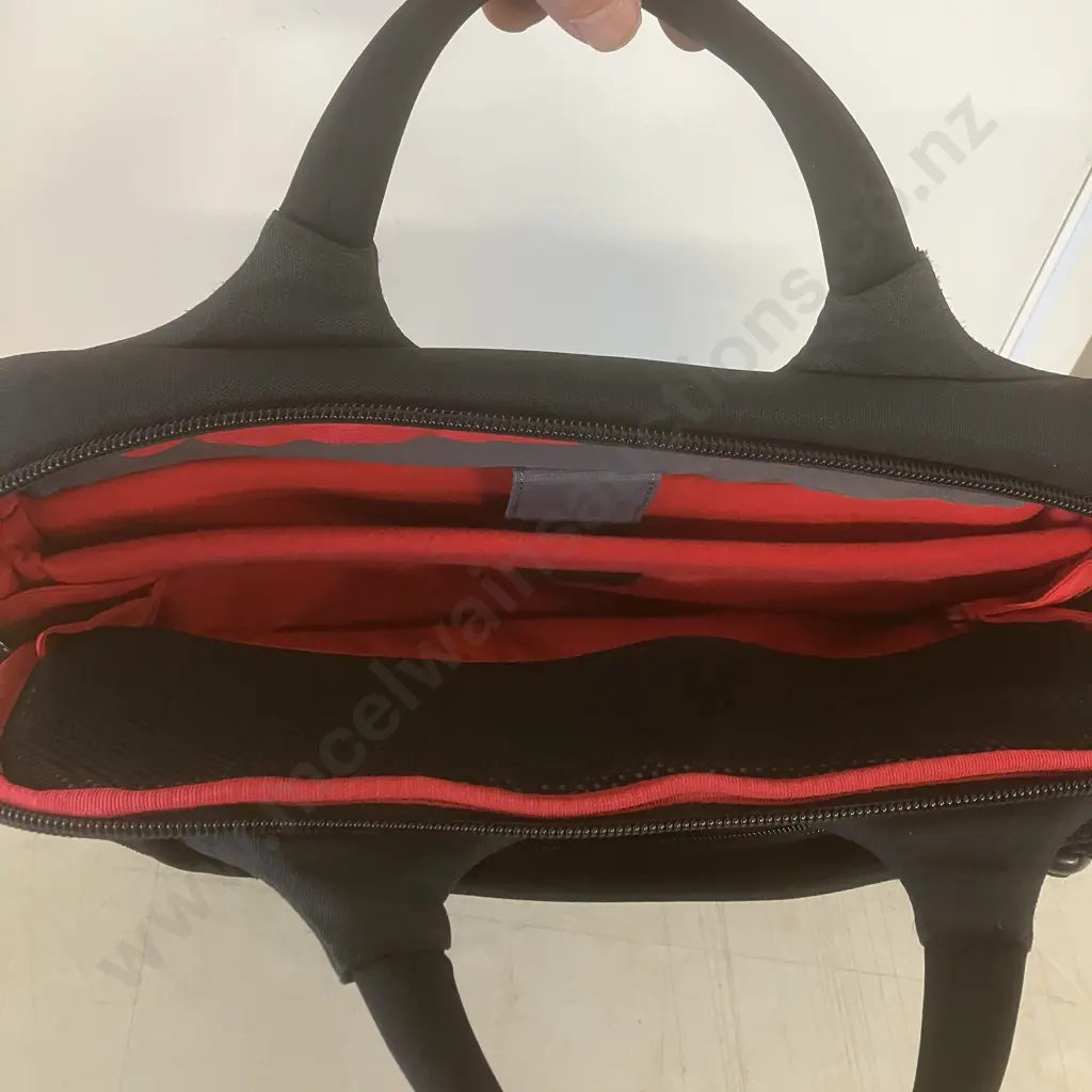 Crumpler Dry Red No 7 Laptop bag / Briefcase Image 1++