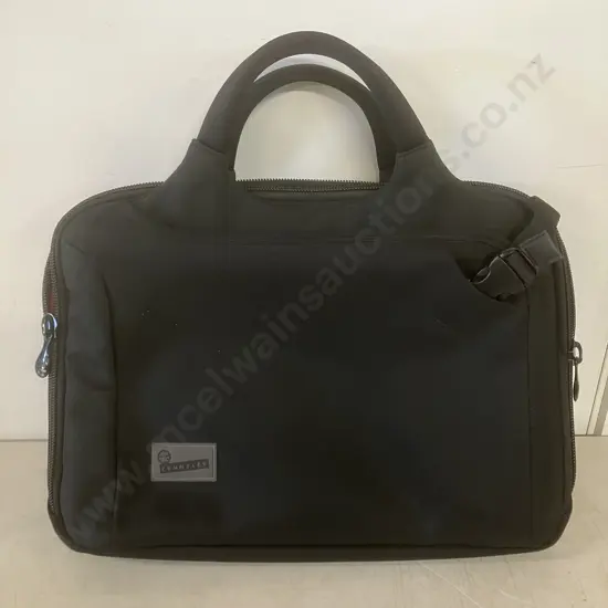 Crumpler Dry Red No 7 Laptop bag / Briefcase